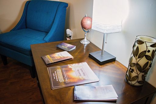 A chair and table at our dual diagnosis treatment center in Mississippi.