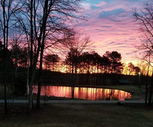 Environment outside the Extra Mile Recovery center that offers alcohol detox in Mississippi.