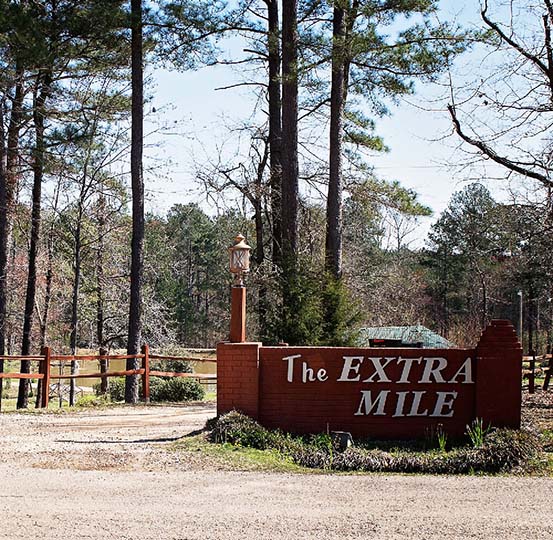 Driveway entrance and sign at Extra Mile in MS