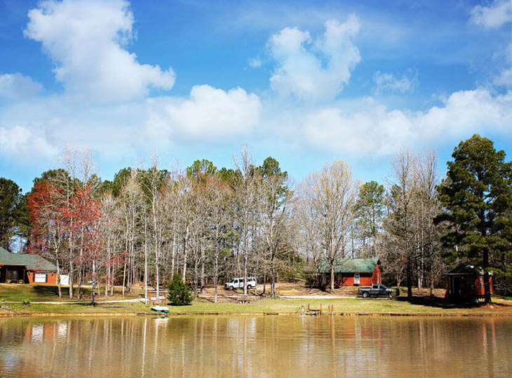 A scenic view of the outside of the Rehab Center in Mantachie, MS