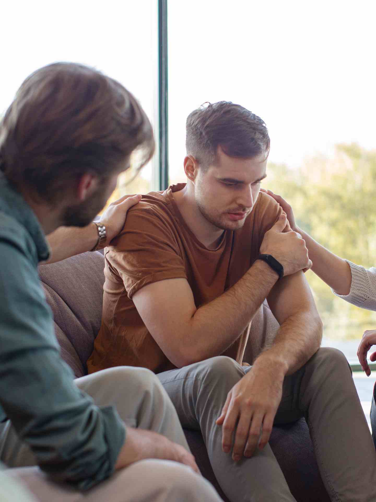 Supportive group therapy session during alcohol addiction treatment program in Mississippi.