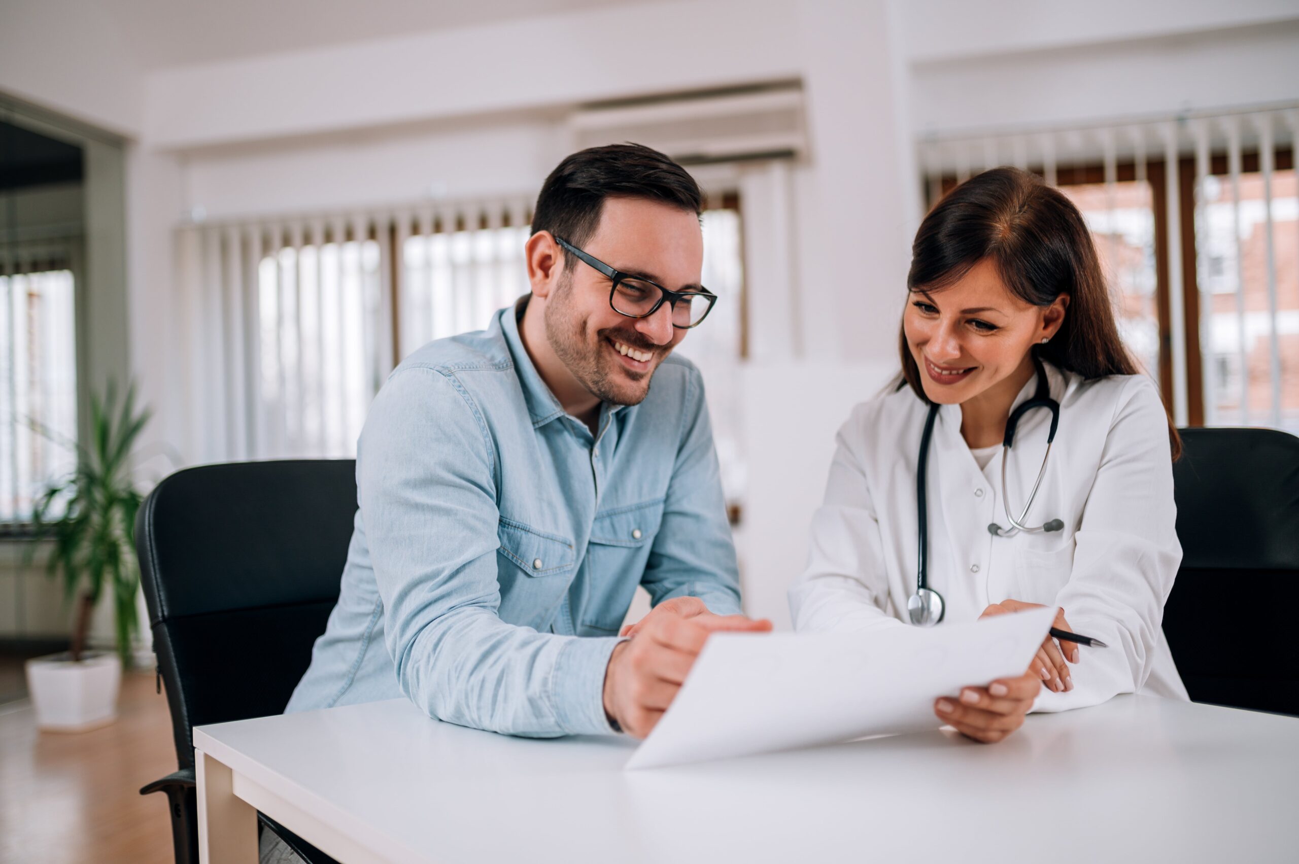 A man discusses medication management in Mississippi with his doctor