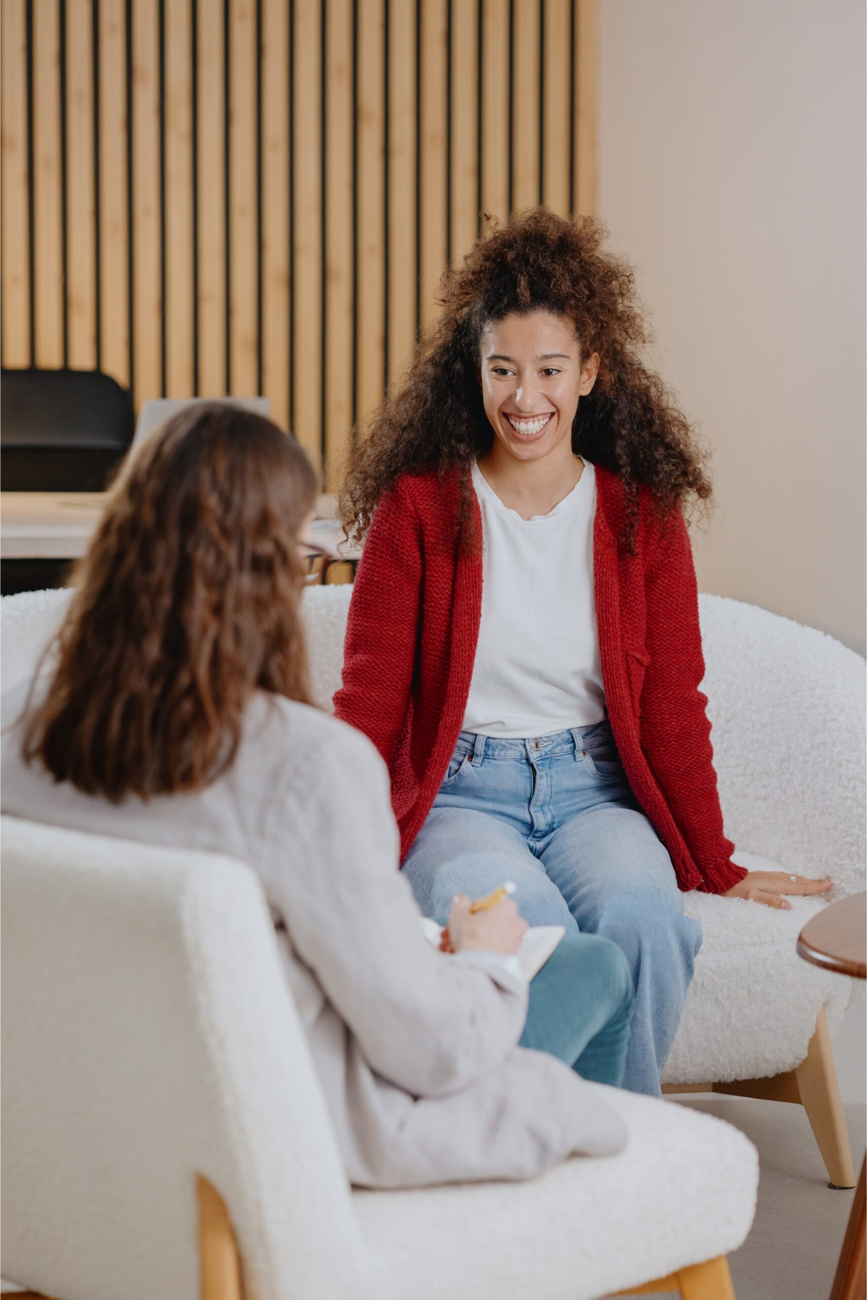 A woman enjoys personalized care during alcohol addiction treatment in Mississippi