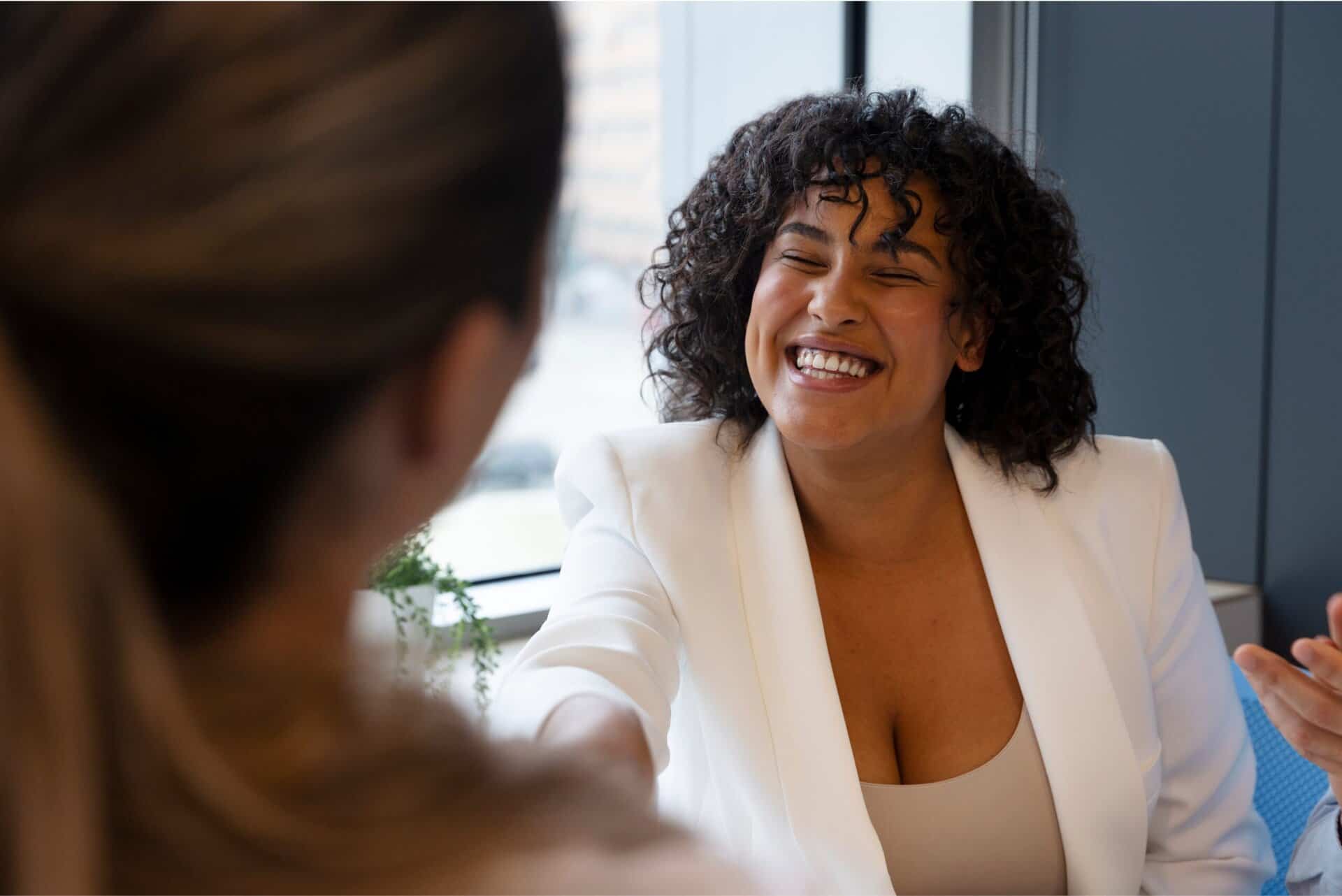 A woman talks to her therapist during dual diagnosis residential treatment.