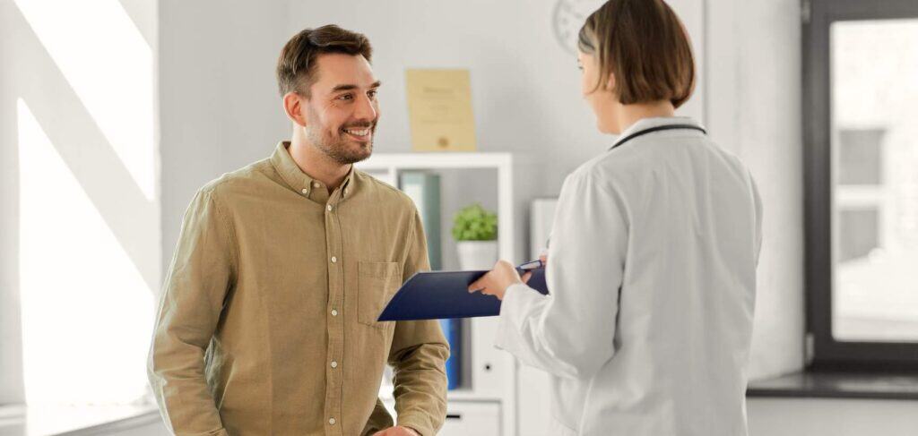 Doctor supporting a patient through drug detox in Mississippi.