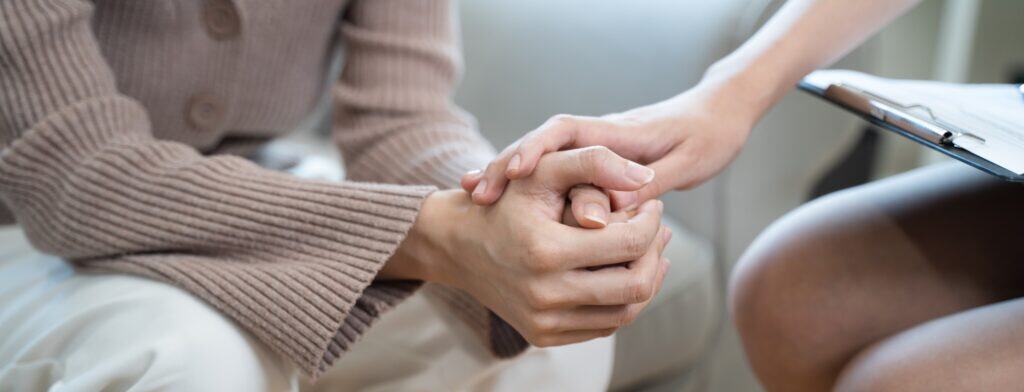 A woman enjoys personalized therapy through our aftercare services after completing medication-assisted treatment in Mississippi.