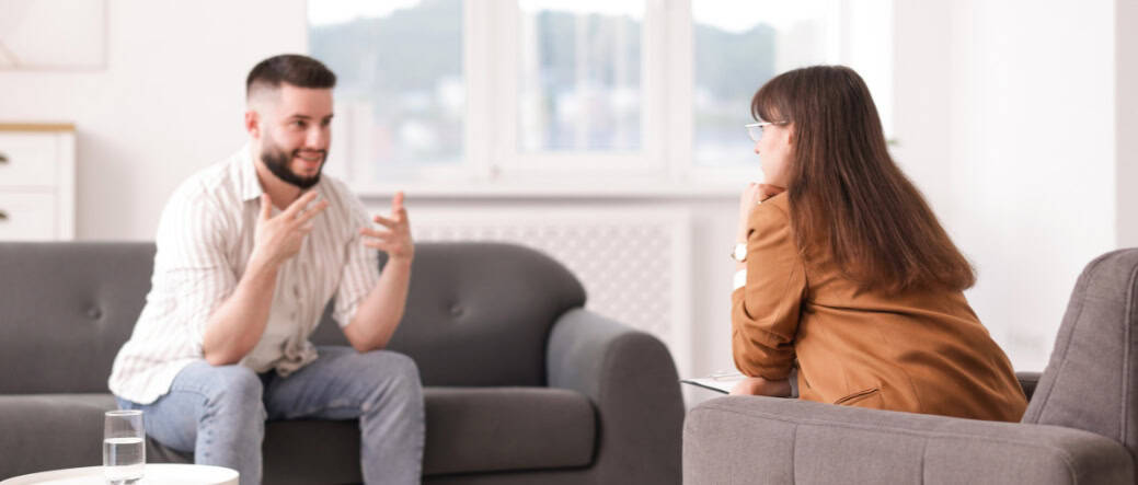 A man enjoys comprehensive individual therapy through Cigna drug rehab in Mississippi.