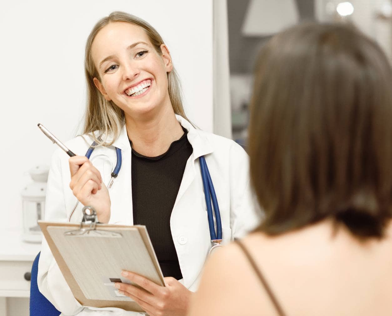 Doctor monitoring patient during fentanyl detox in Mississippi.